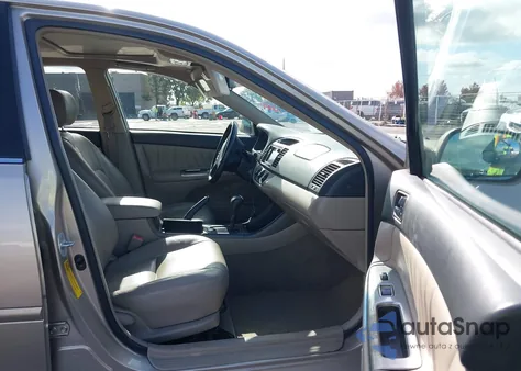 2002 Toyota Camry Se V6 z USA, uszkodzony, nr VIN 4T1BF30K22U508682